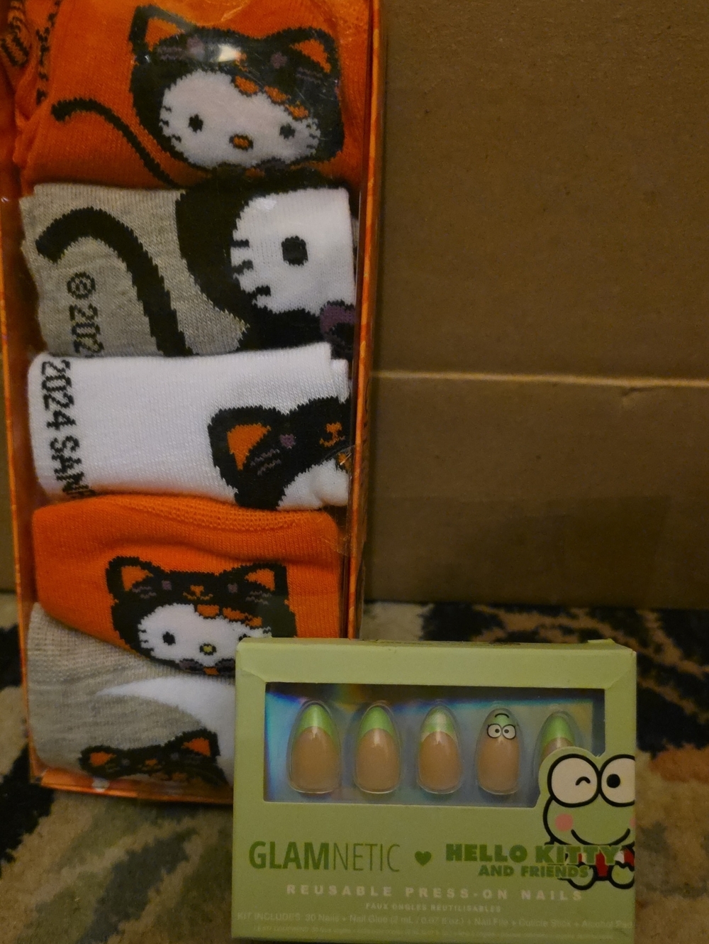 Hello Kitty Halloween Socks with Glamnetic Green Press-On Nails